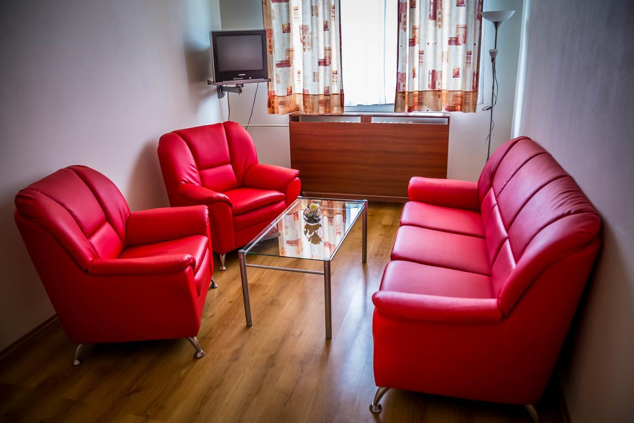 Penzion FIT - Contactless check in Zvolen Exterior foto