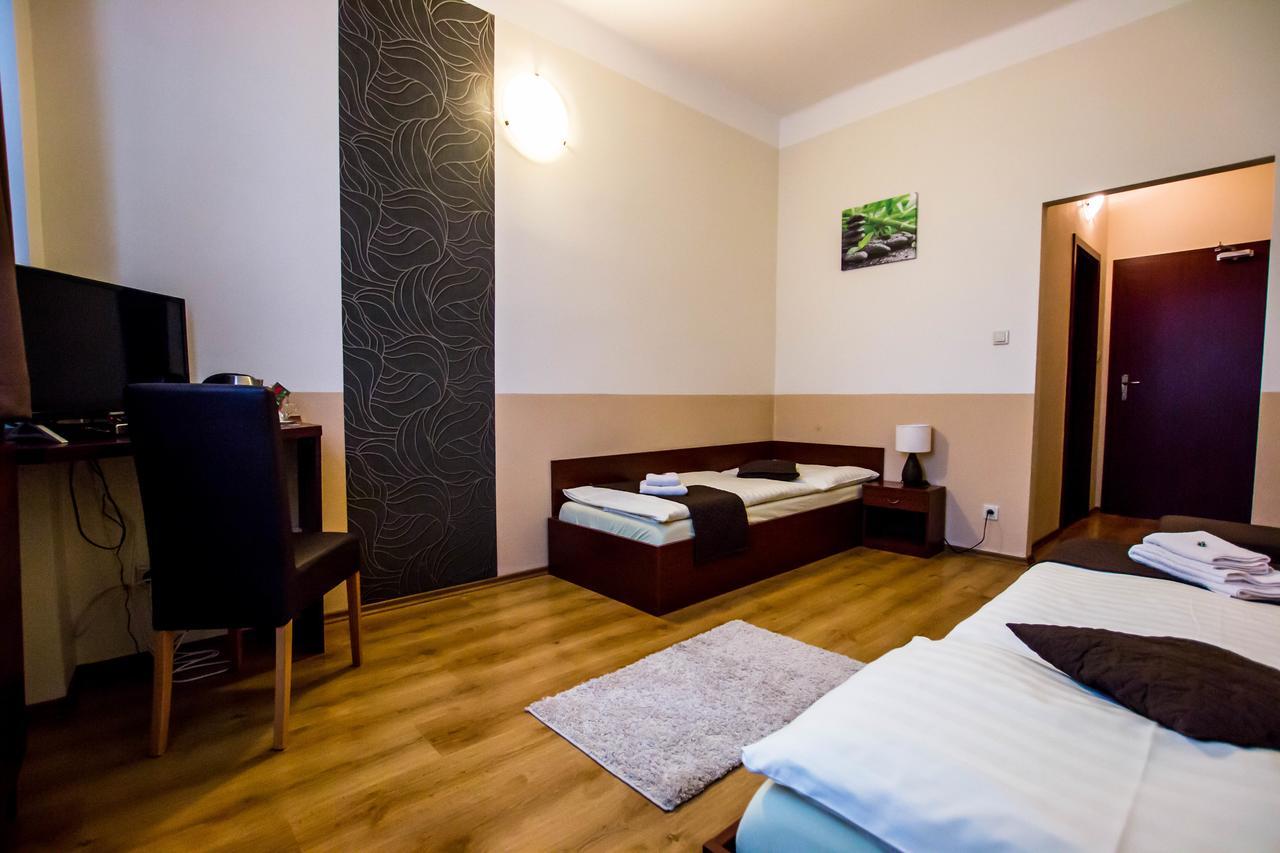 Penzion FIT - Contactless check in Zvolen Exterior foto